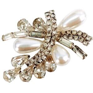 Prong Set Teardrop Baguette Clear Rhinestone Faux Pearl VTG 50s Unsigned Brooch